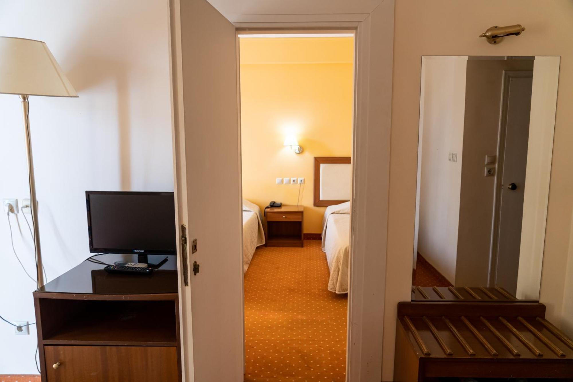 Four Seasons Hotel Athene Buitenkant foto